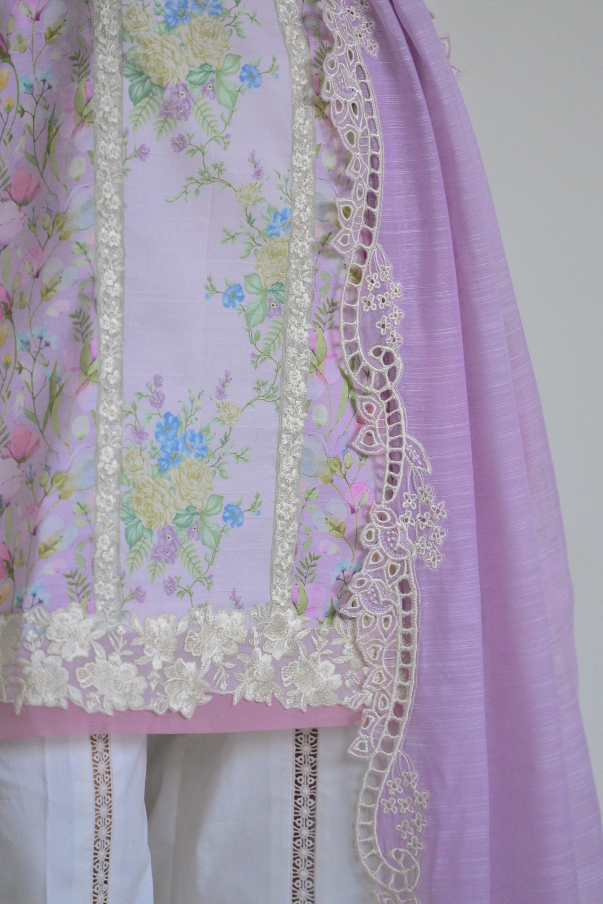 WHISPERS OF SUMMER / LILAC LUXURY PRINTED EMBROIDERED LAWN SET (NEL-25619)