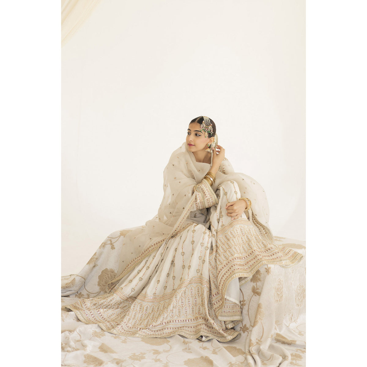 IVORY OUTFIT | NARGIS | DYOT