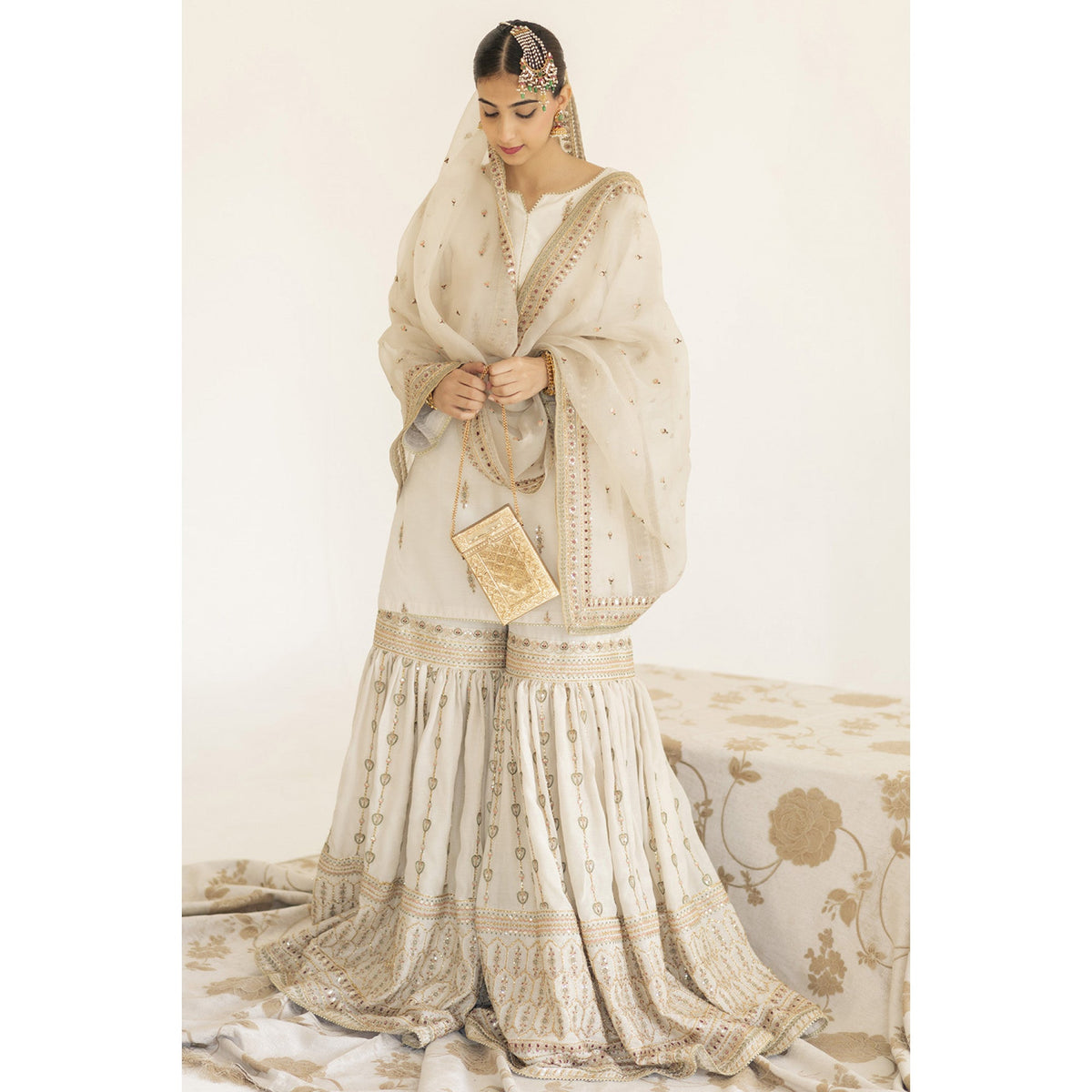 IVORY OUTFIT | NARGIS | DYOT