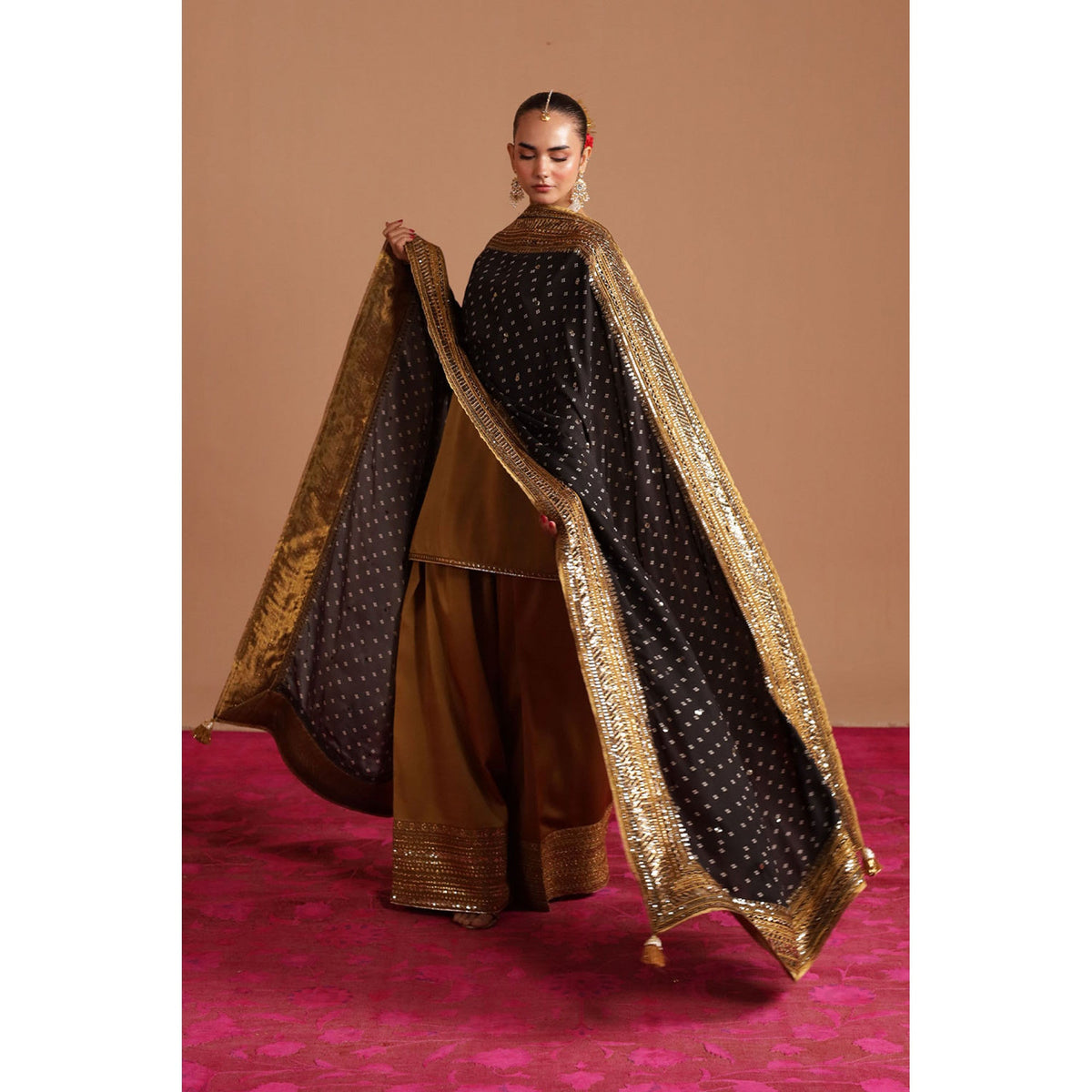 GOLD OUTFIT | CHAM CHAM '25 | DYOT